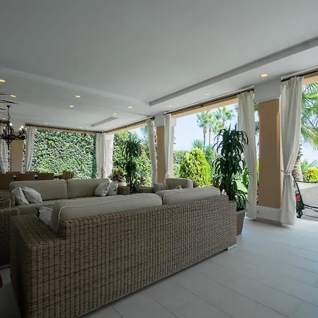 Villa 1072 Beachfront El Paraiso Retreat With Pool & Bbq *