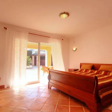 Villa 1072 Beachfront El Paraiso Retreat With Pool & Bbq *