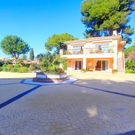 1072 Beachfront El Paraiso Retreat With Pool & Bbq Estepona