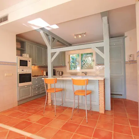 1072 Beachfront El Paraiso Retreat With Pool & Bbq Villa