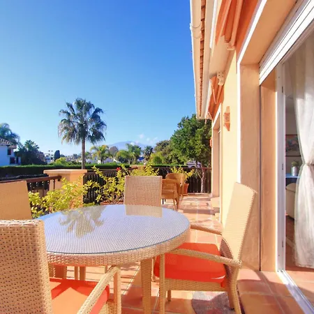 1072 Beachfront El Paraiso Retreat With Pool & Bbq Villa Estepona