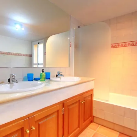 Villa 1072 Beachfront El Paraiso Retreat With Pool & Bbq *