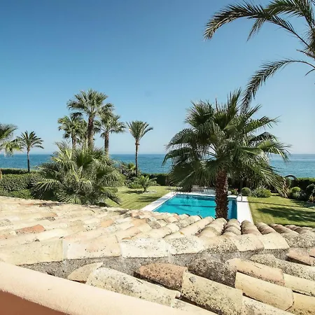 Villa 1072 Beachfront El Paraiso Retreat With Pool & Bbq Estepona