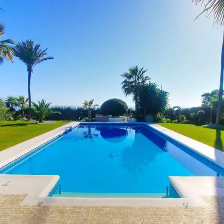 Villa 1072 Beachfront El Paraiso Retreat With Pool & Bbq *