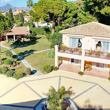 Villa 1072 Beachfront El Paraiso Retreat With Pool & Bbq