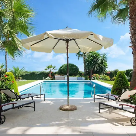 Villa 1072 Beachfront El Paraiso Retreat With Pool & Bbq Estepona