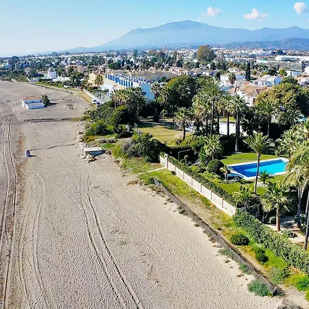 1072 Beachfront El Paraiso Retreat With Pool & Bbq Villa