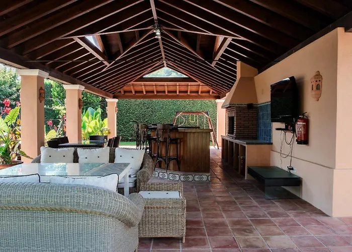 Villa 1072 Beachfront El Paraiso Retreat With Pool & Bbq *