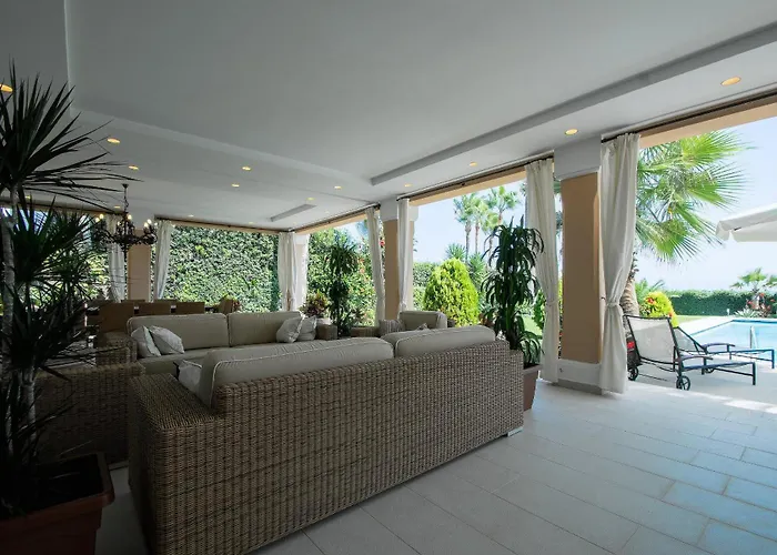 Villa 1072 Beachfront El Paraiso Retreat With Pool & Bbq *