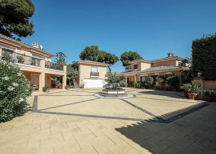 Villa 1072 Beachfront El Paraiso Retreat With Pool & Bbq *