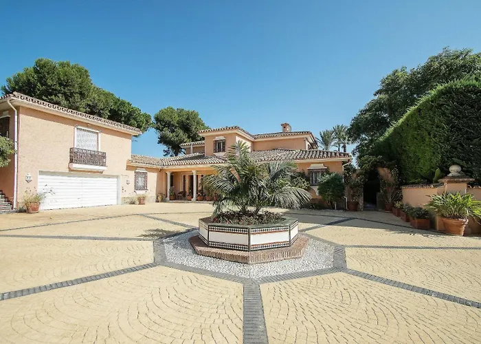 1072 Beachfront El Paraiso Retreat With Pool & Bbq Villa Estepona