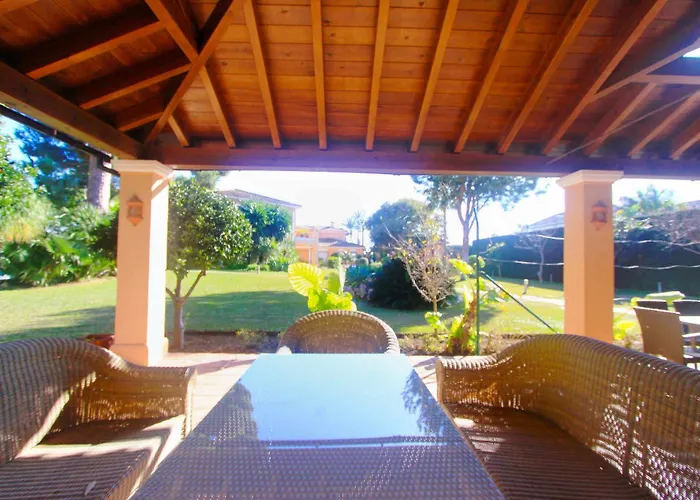 Villa 1072 Beachfront El Paraiso Retreat With Pool & Bbq