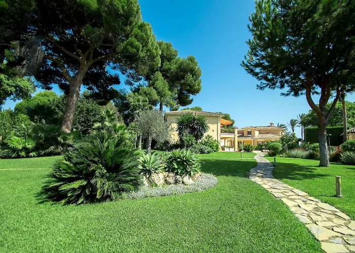 1072 Beachfront El Paraiso Retreat With Pool & Bbq