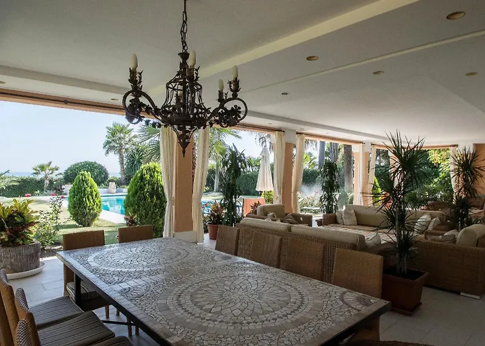 1072 Beachfront El Paraiso Retreat With Pool & Bbq Villa Estepona