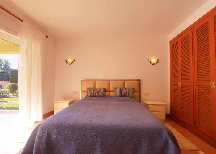 Villa 1072 Beachfront El Paraiso Retreat With Pool & Bbq *