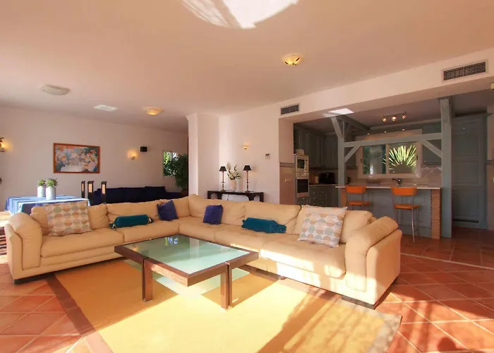 Villa 1072 Beachfront El Paraiso Retreat With Pool & Bbq Estepona
