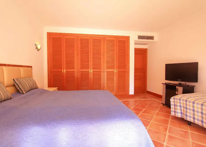 1072 Beachfront El Paraiso Retreat With Pool & Bbq Villa Estepona