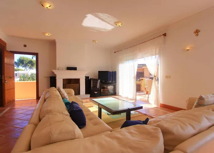 1072 Beachfront El Paraiso Retreat With Pool & Bbq Estepona