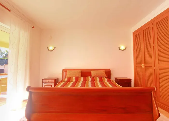 Villa 1072 Beachfront El Paraiso Retreat With Pool & Bbq