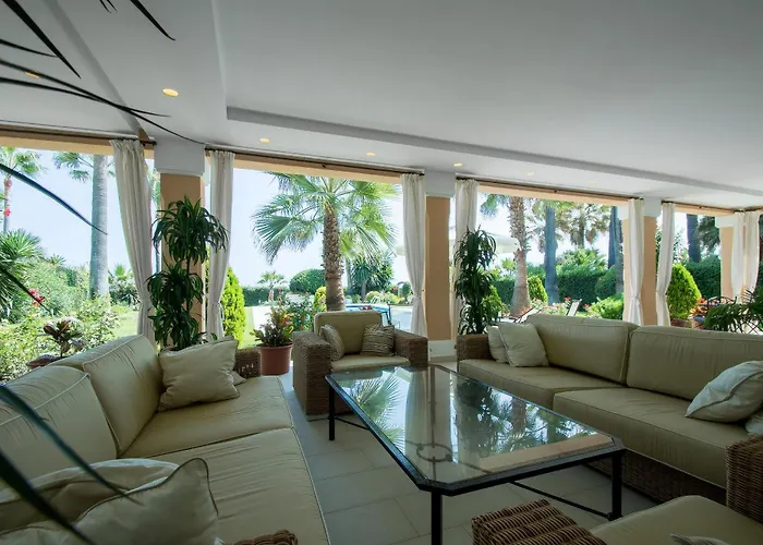 Villa 1072 Beachfront El Paraiso Retreat With Pool & Bbq