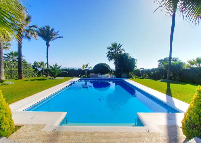 Villa 1072 Beachfront El Paraiso Retreat With Pool & Bbq *