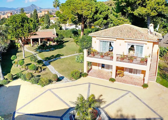 Villa 1072 Beachfront El Paraiso Retreat With Pool & Bbq