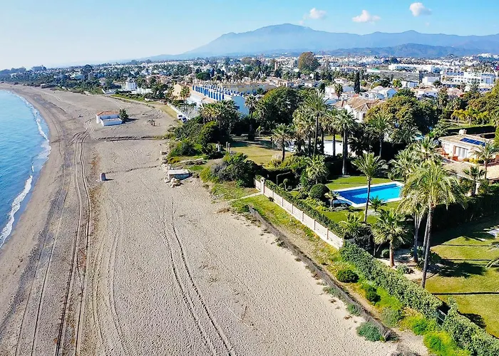 1072 Beachfront El Paraiso Retreat With Pool & Bbq Villa