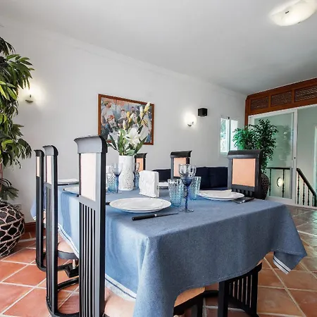 Villa 1072 Beachfront El Paraiso Retreat With Pool & Bbq Estepona