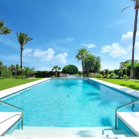 Villa 1072 Beachfront El Paraiso Retreat With Pool & Bbq