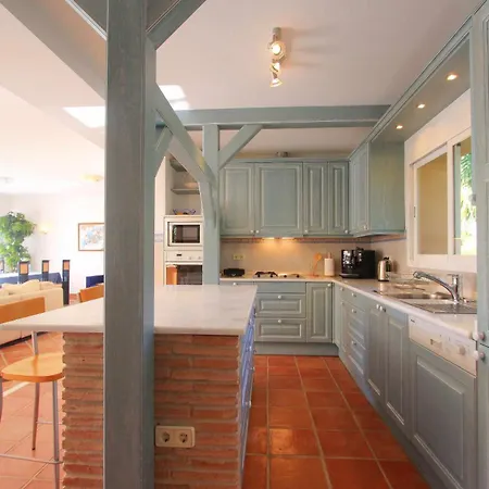 1072 Beachfront El Paraiso Retreat With Pool & Bbq * Estepona