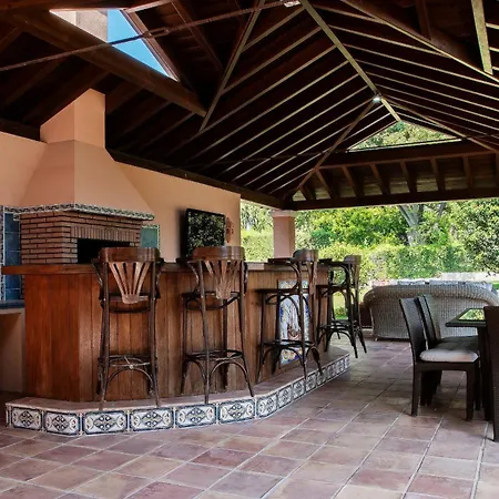 Villa 1072 Beachfront El Paraiso Retreat With Pool & Bbq Estepona