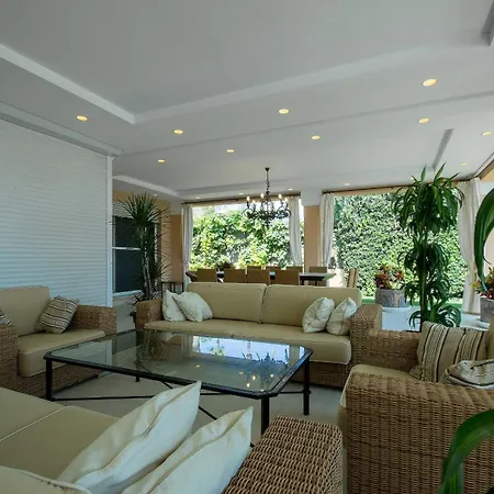 1072 Beachfront El Paraiso Retreat With Pool & Bbq Estepona