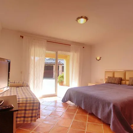 1072 Beachfront El Paraiso Retreat With Pool & Bbq Villa Estepona